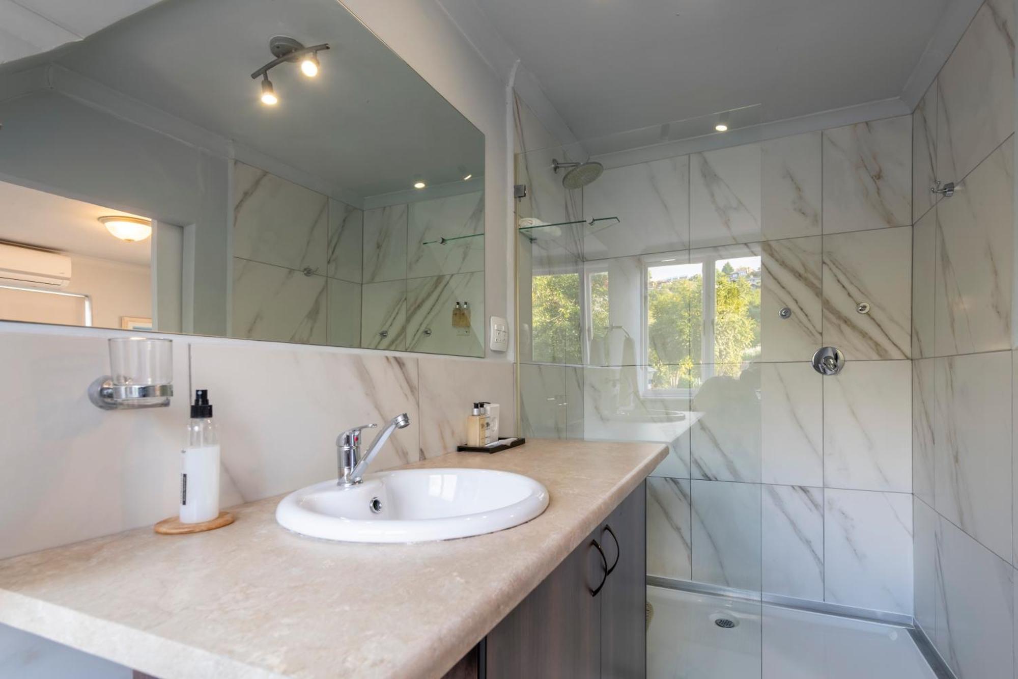 6 On Protea Bed & Breakfast Knysna Ruang foto