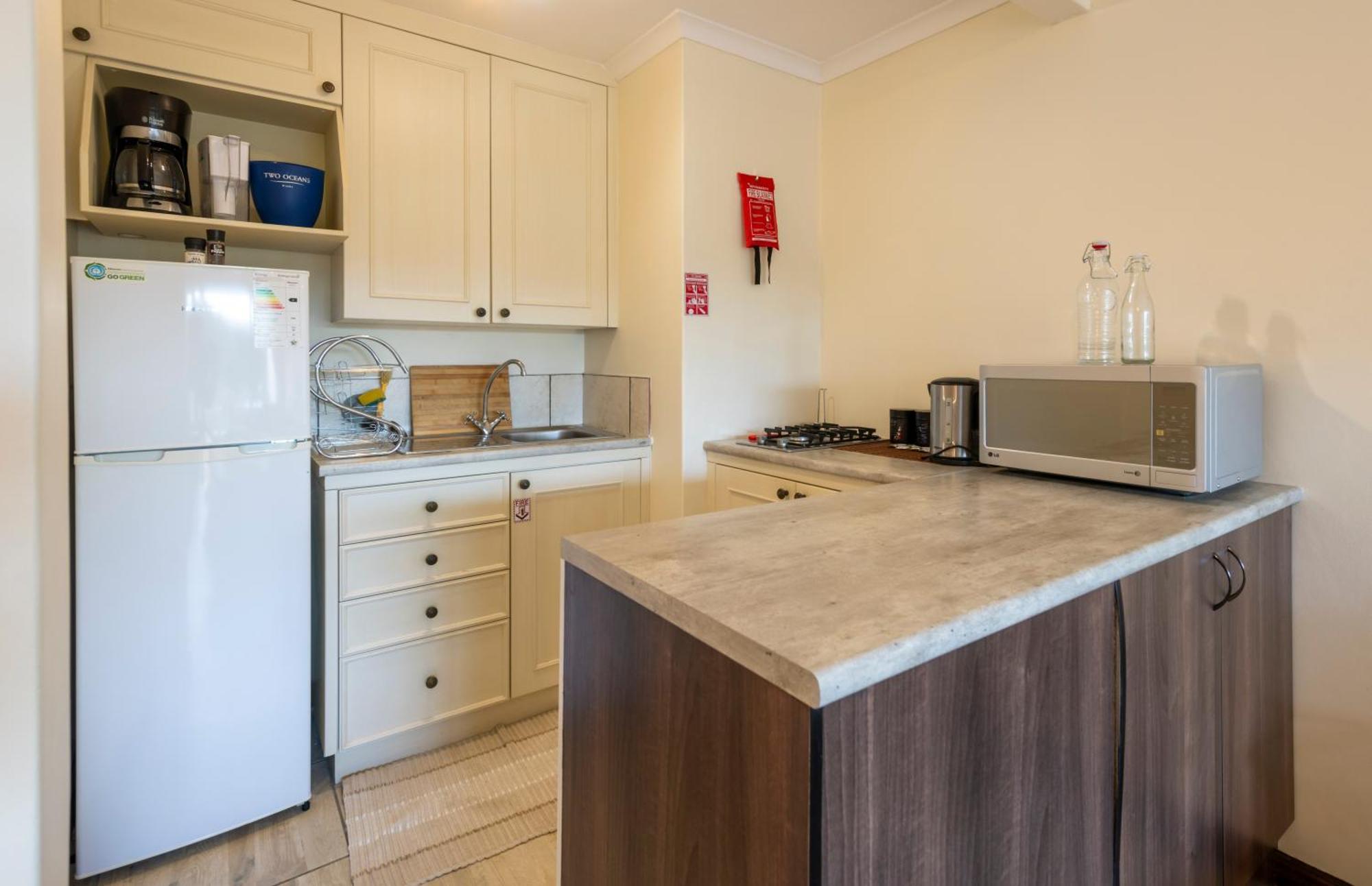 6 On Protea Bed & Breakfast Knysna Ruang foto
